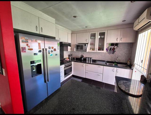 6 BEDROOM HOUSE FOR SALE IN ELANDSPARK